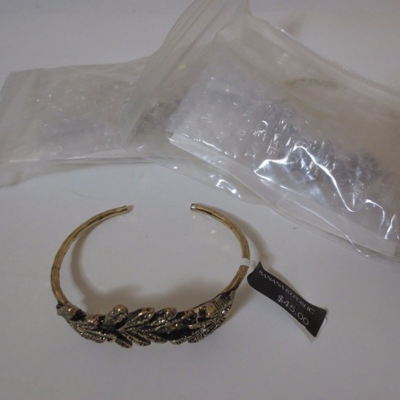 Banana Republic Antique Gold Enamel Open End Leaf Cuff Bracelet NWT 45 - Picture 2 of 4